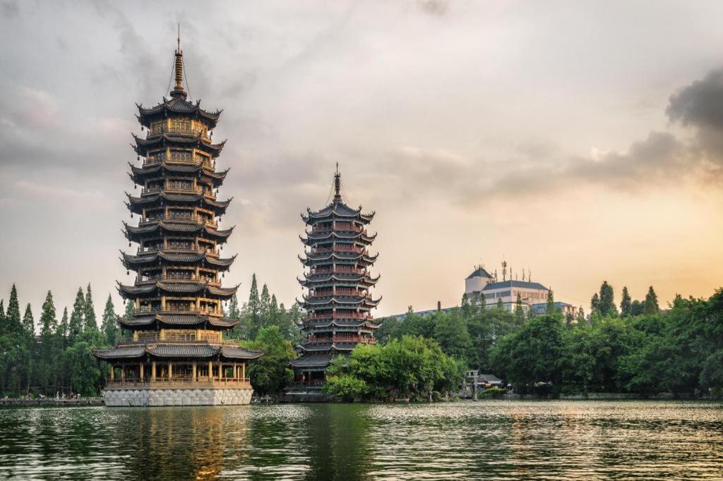 Guilin Lotus Hotel Exterior photo